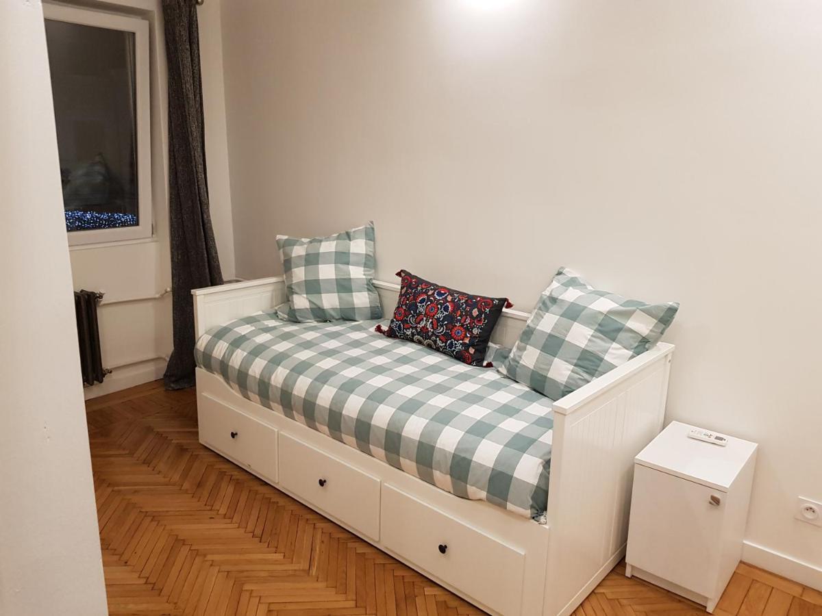Central 2 Apartment Craiova Bagian luar foto